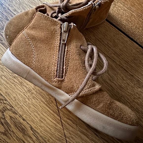 GAP • Chukka Boots • EUC - Picture 3 of 4